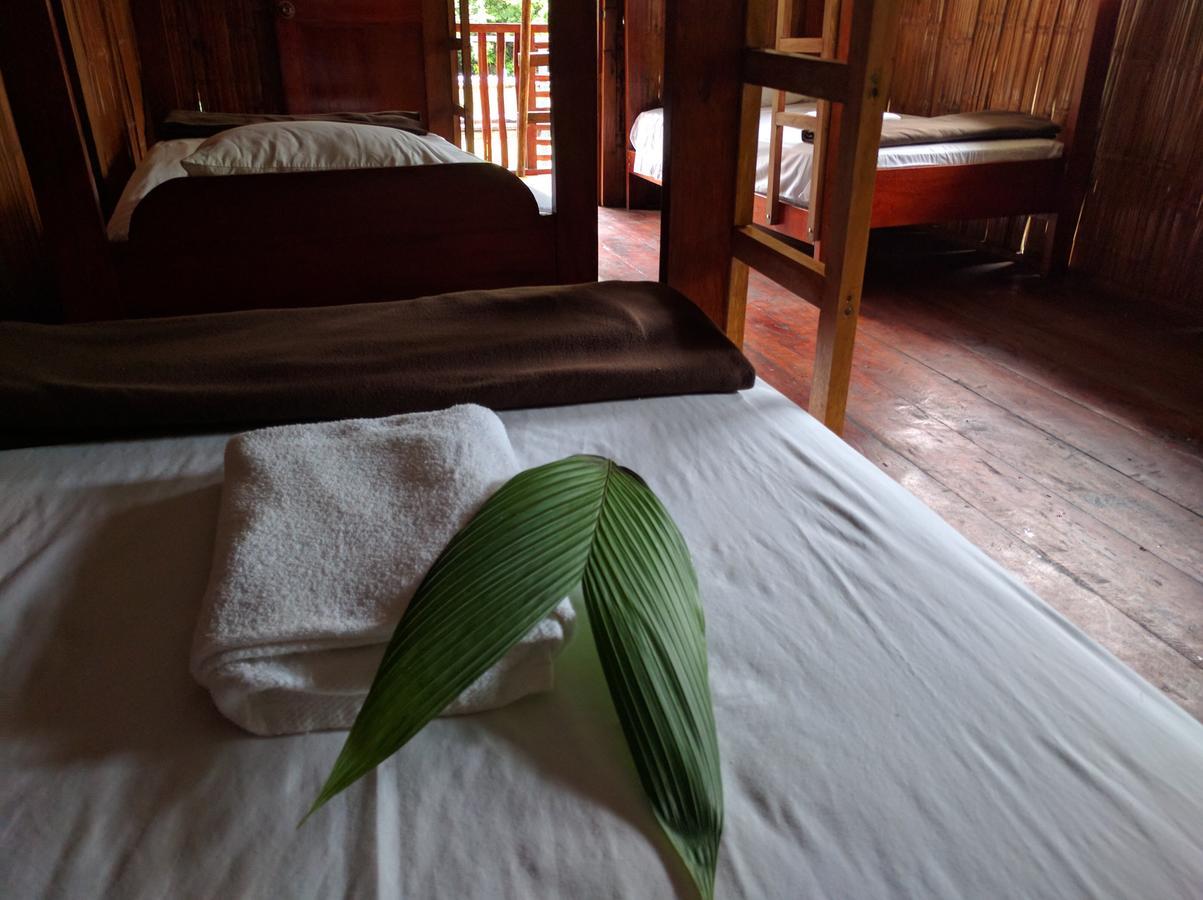 Green Forest Ecolodge Puerto Montufar Exteriör bild